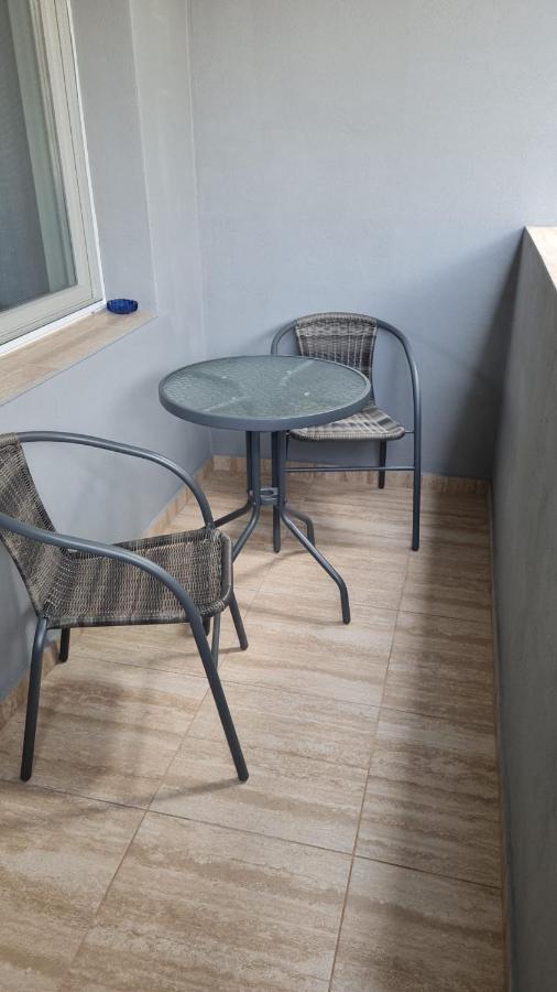 Apartment 1 - 2 *